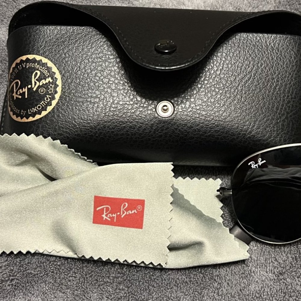 Ray Ban Aviator Sunglasses - Like New - RB3558 - Silver/Black Mirrored